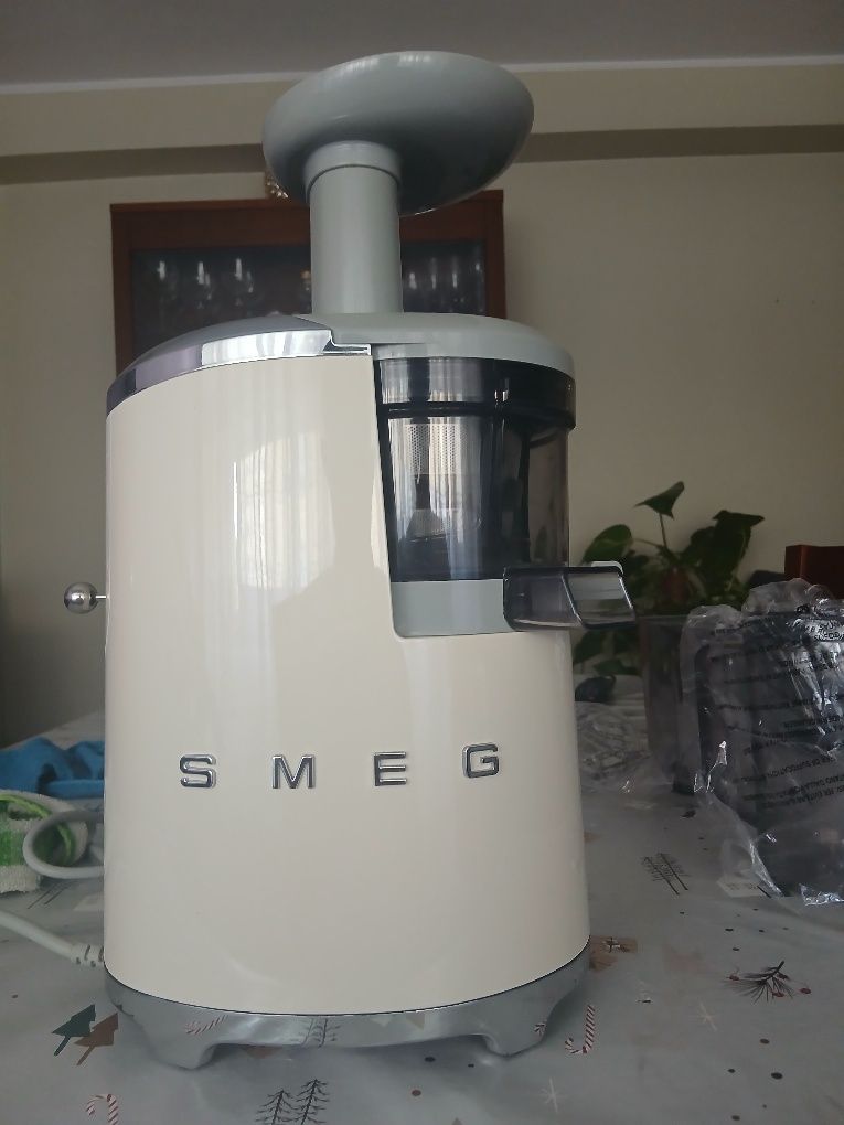 Extrator de sumos smeg nova