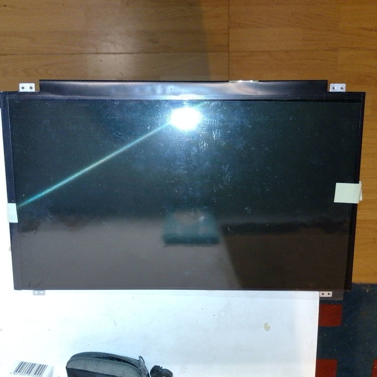 Ecrã Celine 15.6 l LED 30 pinos