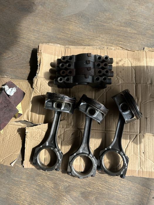 головка двигуна ліва,поршня,бугеля,toyota sequoia/LEXUS 5.7 3UR-fe