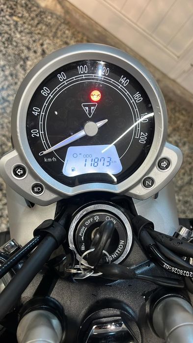 Triumph Bonneville Street Twin 900 Irrepreensível Nacional 11.873 Kms