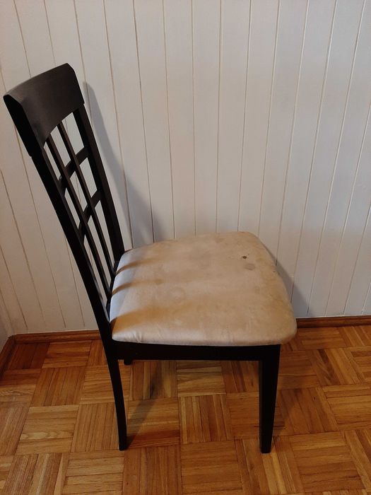 Używane drewniane krzesło z lat siedemdziesiątych ( dawny PRL)