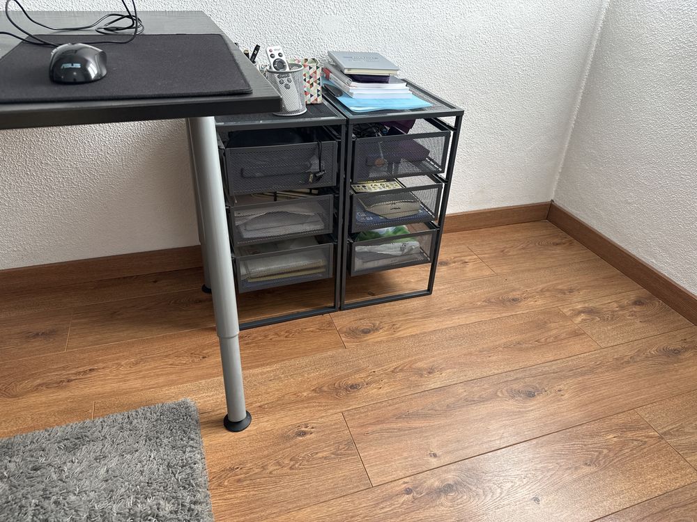 Secretaria ikea 1.40 por 60cm.