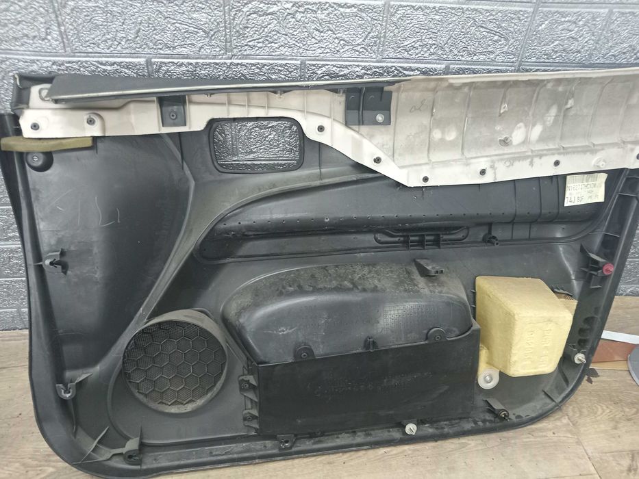 Карта дверей Лансер 9 в отличном состоянии, передняя водительская