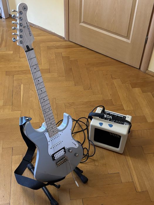 Gitara elektryczna Yamaha pacifica 112v + wzmacniacz VOX mini 3