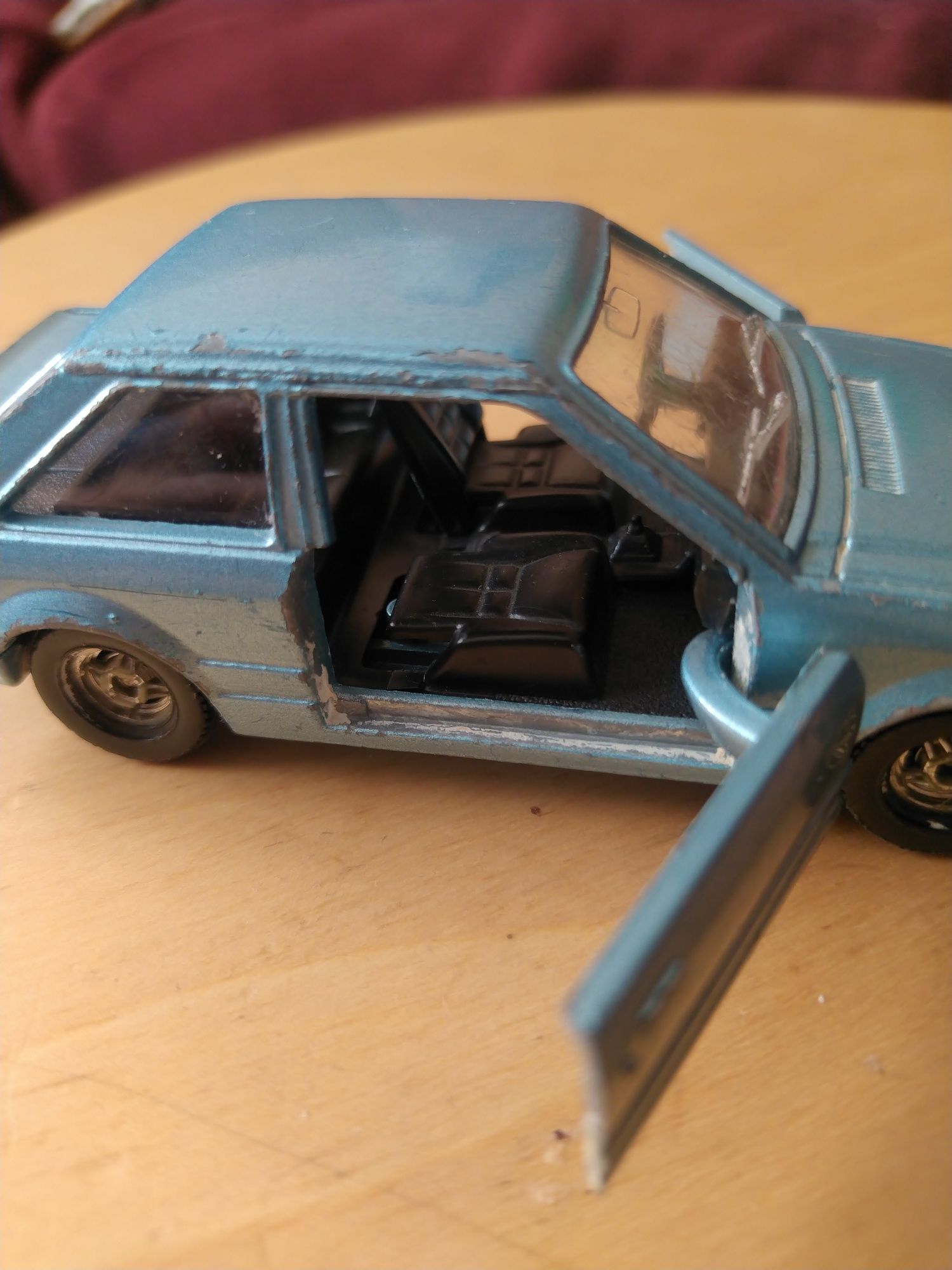 Model Ford Escort 1.3 GL firmy Corgi