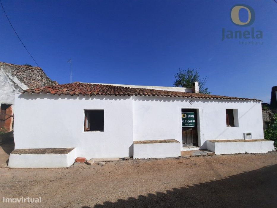 Moradia para recuperar no Centro da Pena