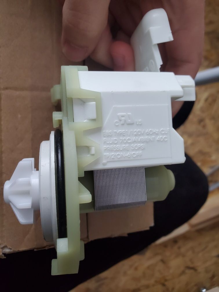 Сливной насос Bosh 642239 (SHX43P15UC, SHE33M05UC, SL65A703UC)