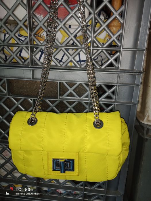 Vendo roupa usada em muito bom estado ( calçado e malas )