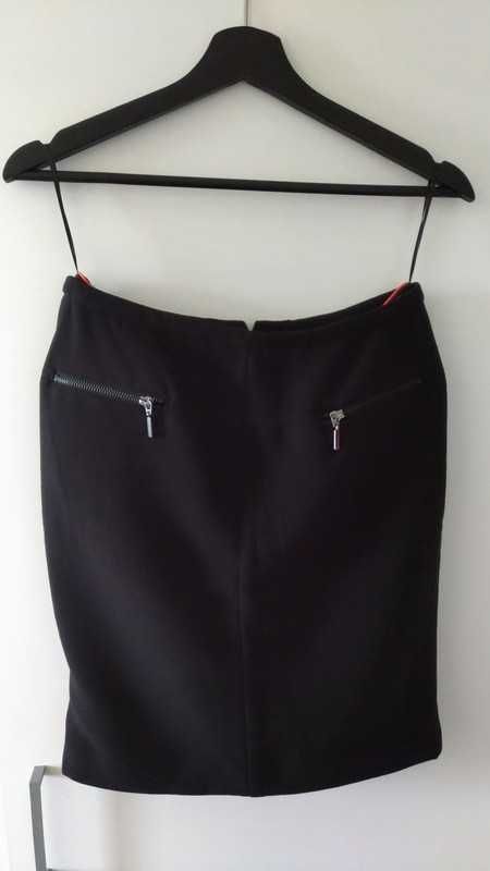 Czarna elegancka spódnica przed kolano reserved S