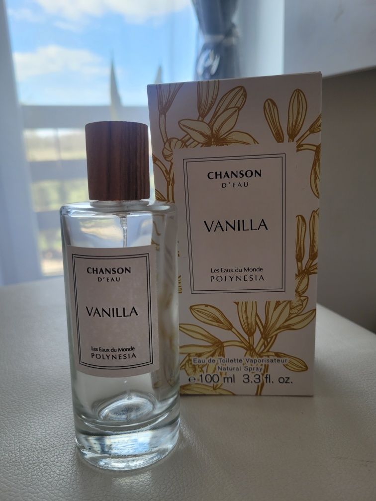 Orginalne butelki po perfumach z opakaowaniem