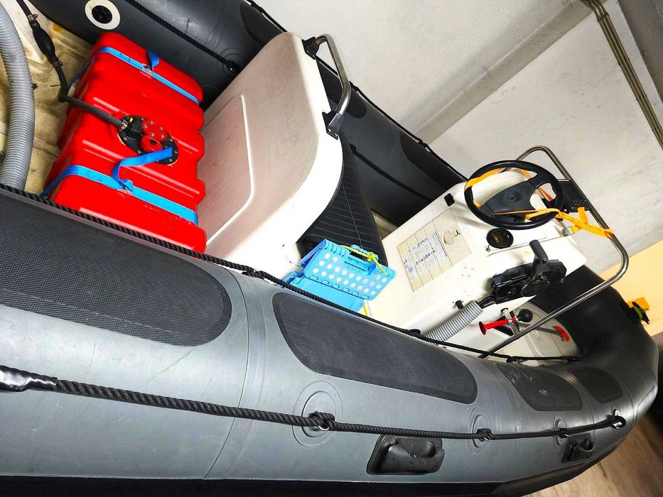 Vendo excelente semirrígido de garagem
