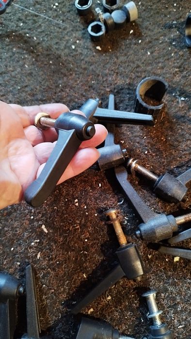 Uchwyt zaciskowy z gwintem, śruba,