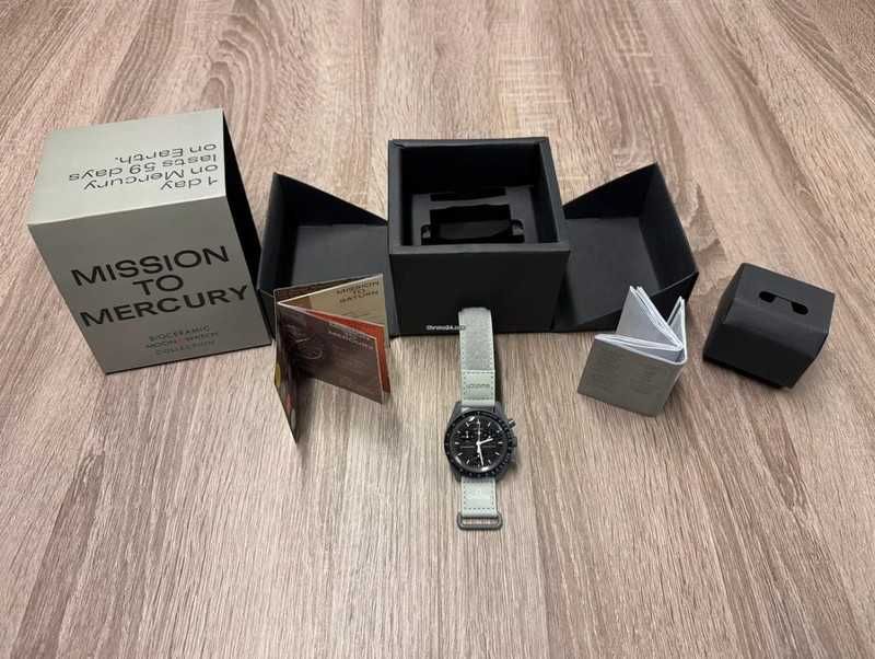 Omega x Swatch Merkury SO33A100：Bioceramika w Kolorach Srebrnych