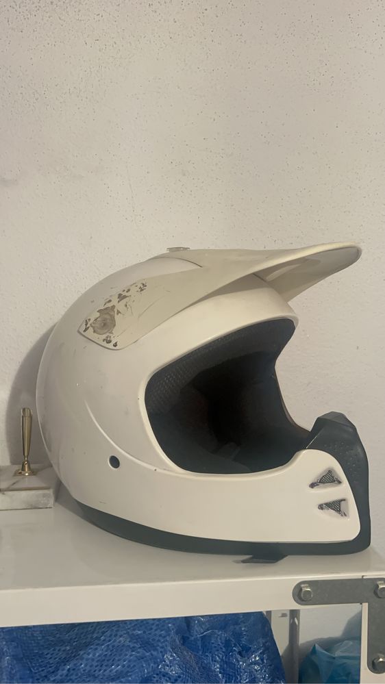 capacete branco nau