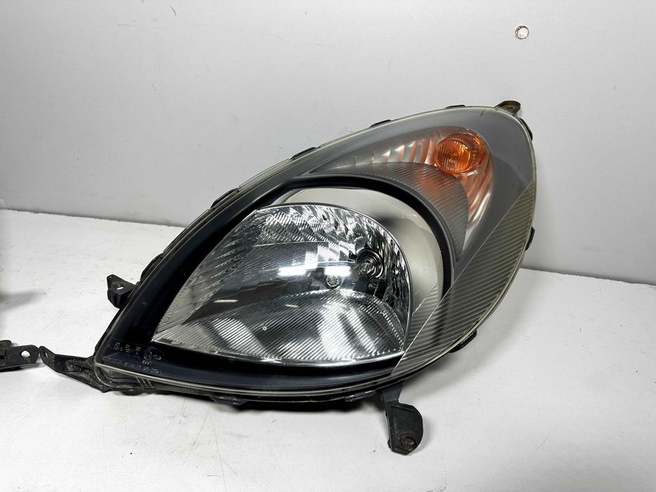 Toyota Yaris I Verso  Lampa Przednia Prawa Lewa Europa cena za 1st