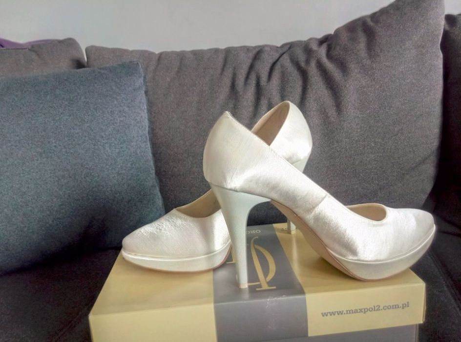 Nowe Szpilki ślubne na platformie