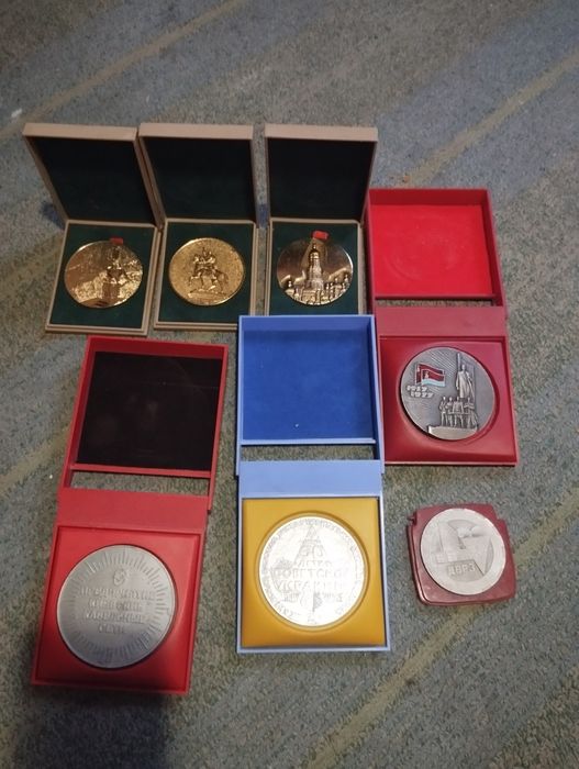 Продам настольние медали
