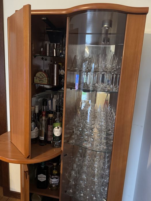 Movel Cristaleira com bar