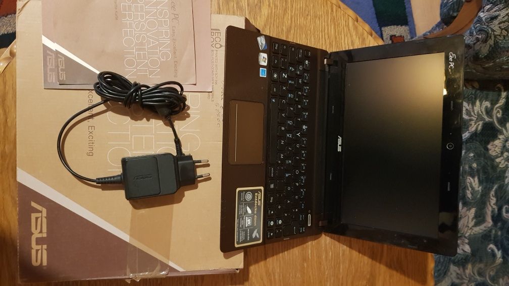 Laptop Asus Eee x101 Zamienię na tel. S 8