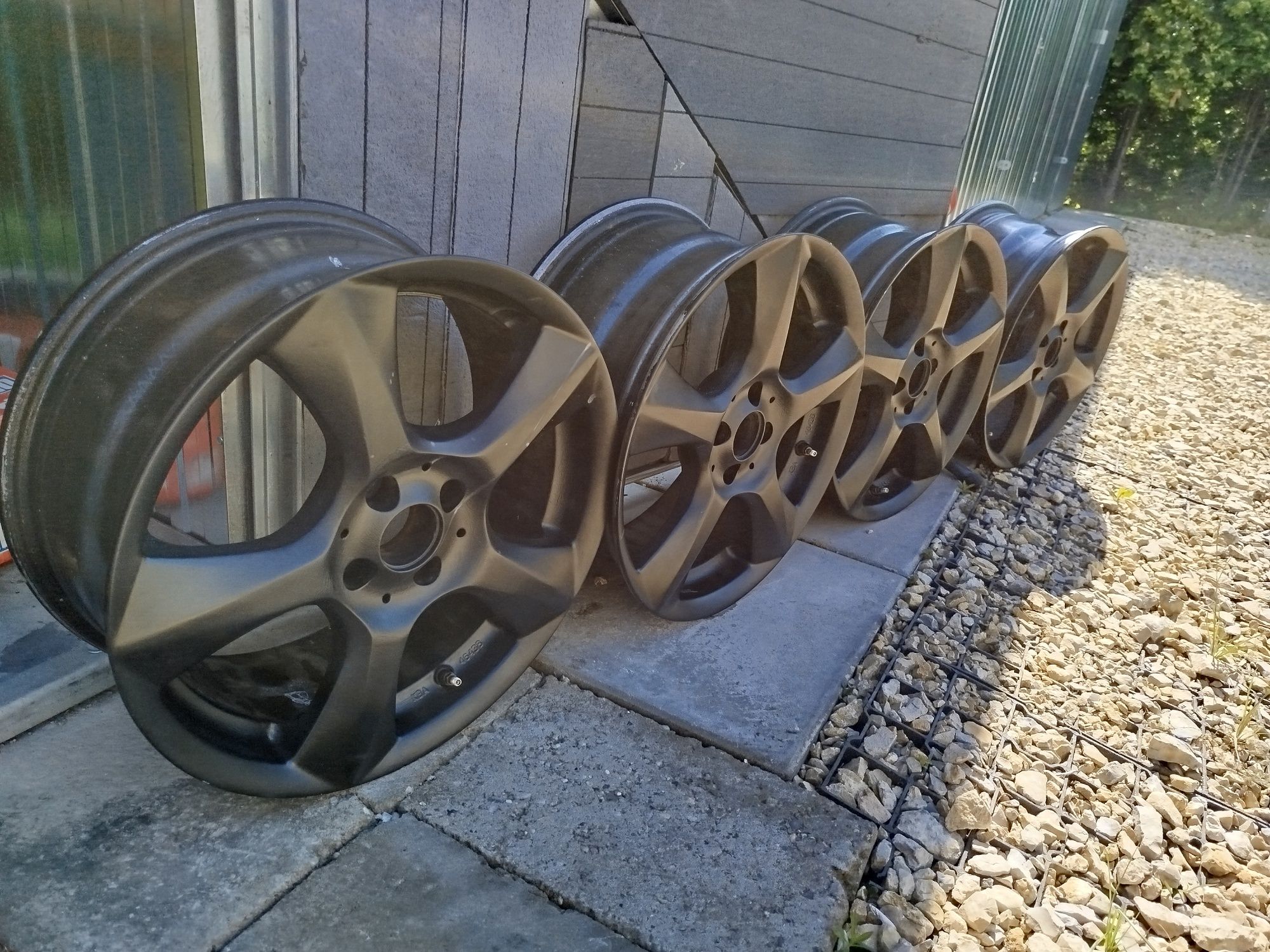 Felgi Aluminiowe 4x100 17 7.5J ET 45 Renault