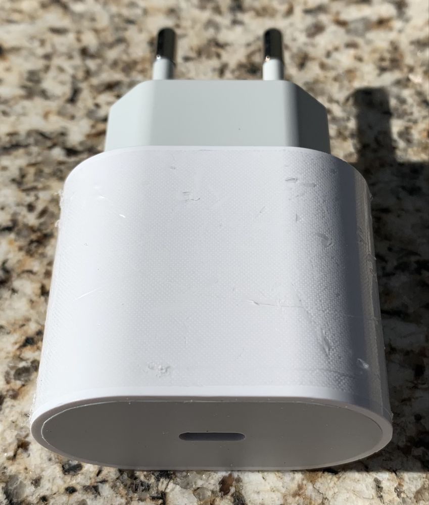 Carregador fast charging USB-C 20W para telemóvel / tablet