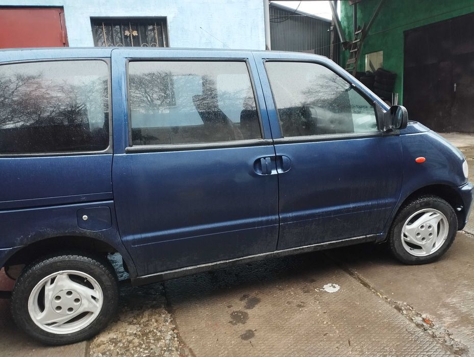Nissan serena c23