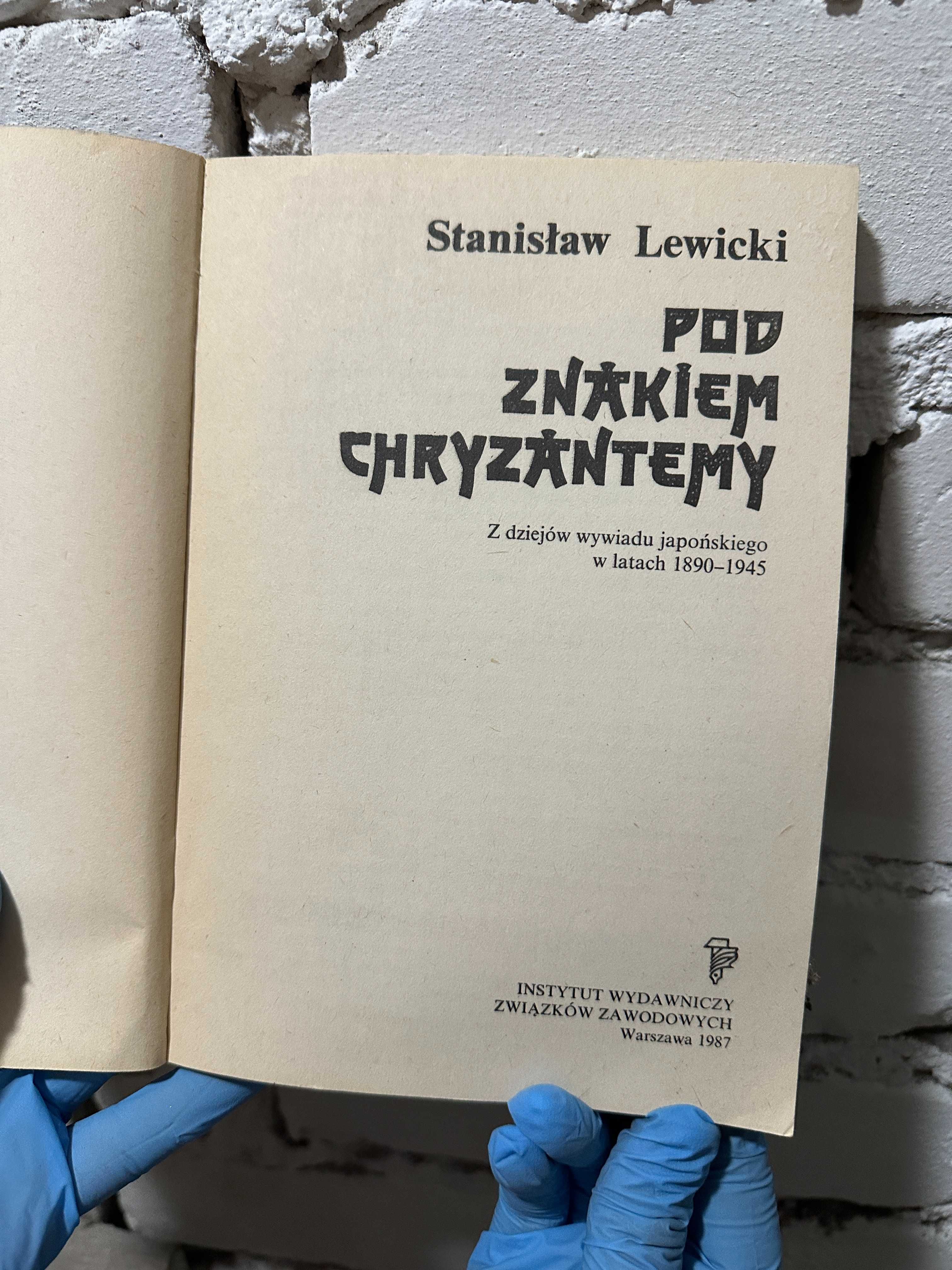 Książka. "Pod znakiem chryzantemy". Stanisław Lewicki. O Japonii.