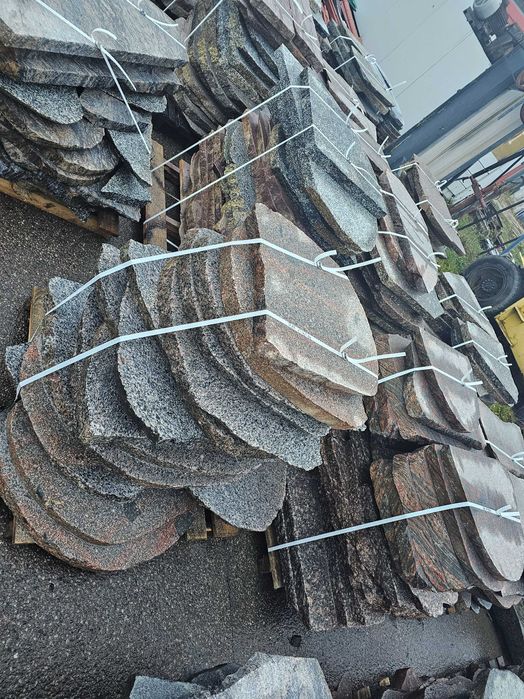 Kamień polny cięty o grubości 6cm.