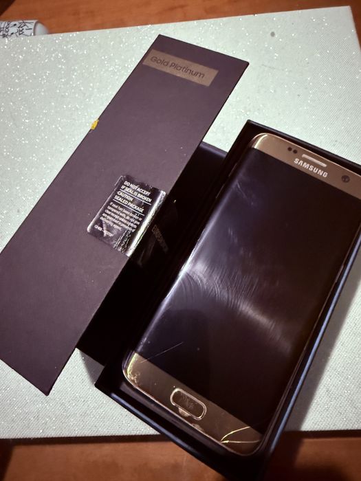 Telefone samsun galaxy S7  dorado