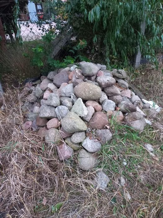 Gruz i kamienie.
