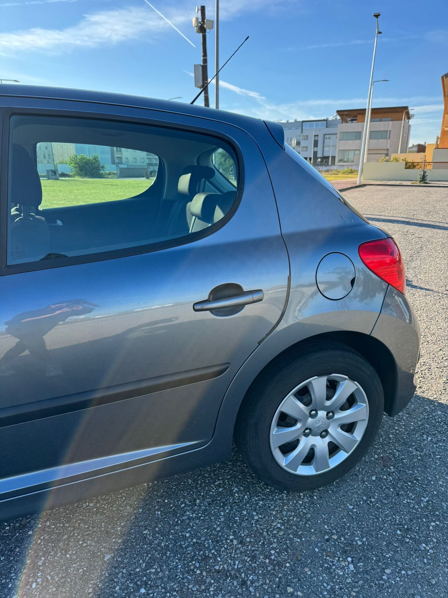 Peugeot 207 cinza
