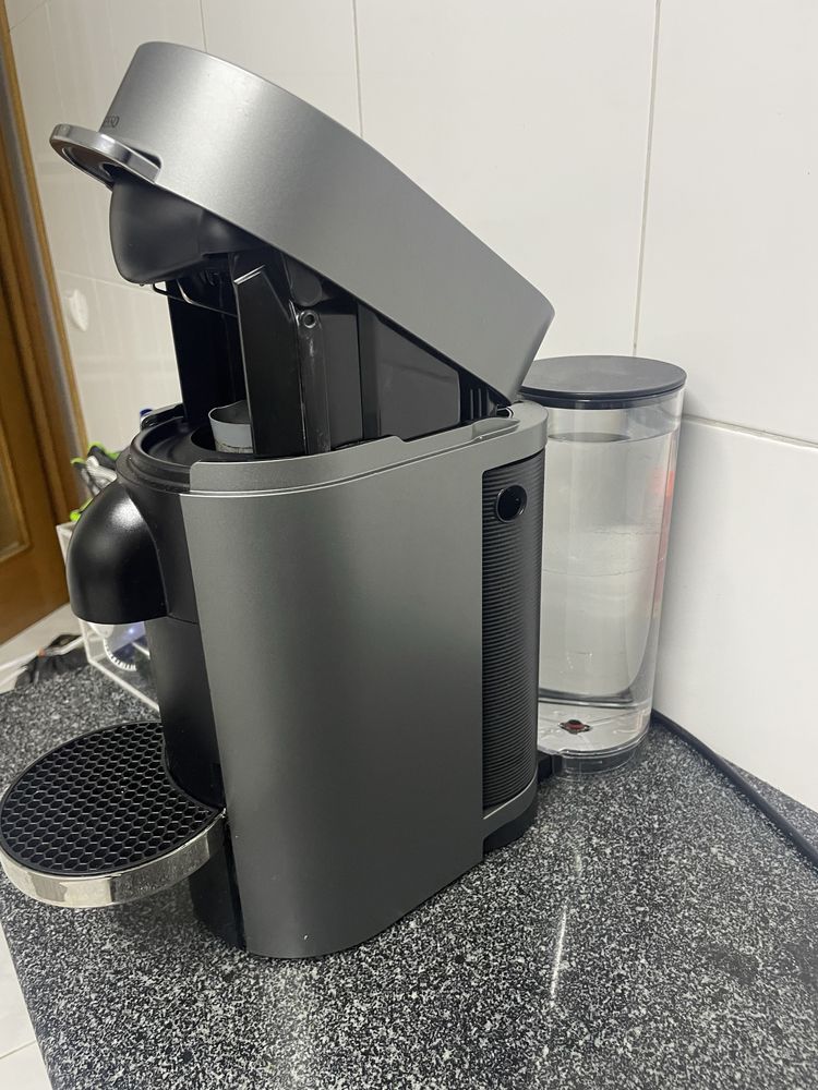 Maquina cafe nespresso vertuoplus