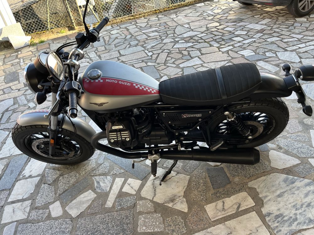 Moto Guzzi v9 Bobber