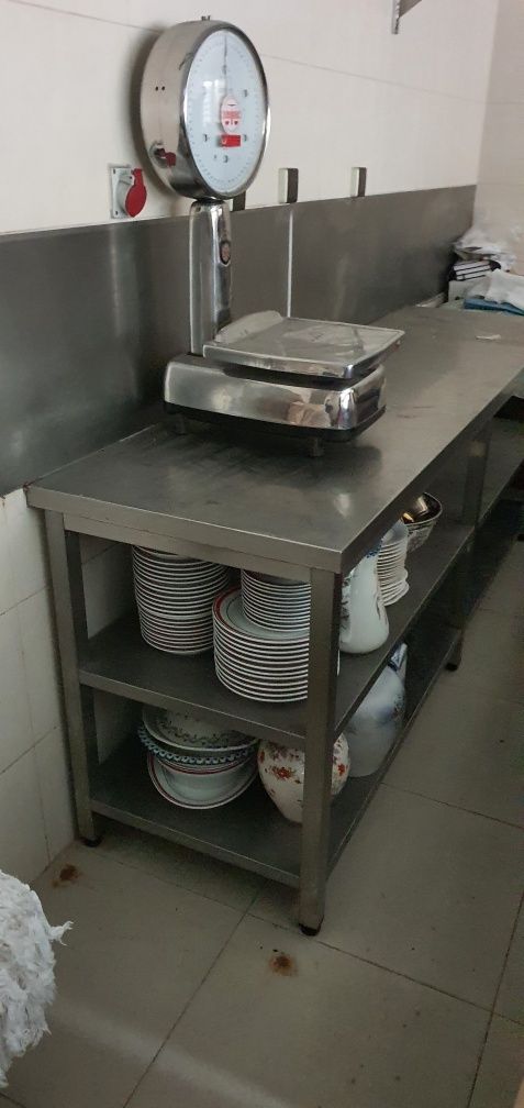 Balança em inox, peso até 30kg , em excelente estado de conservação