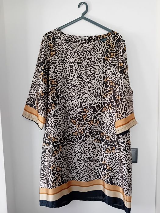 Vestido em padrão leopardo