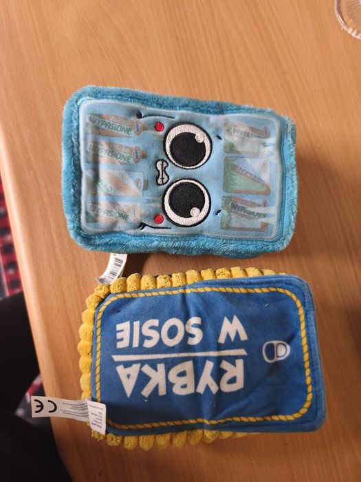 Maskotki biedronka rybka w sosie i lodówka