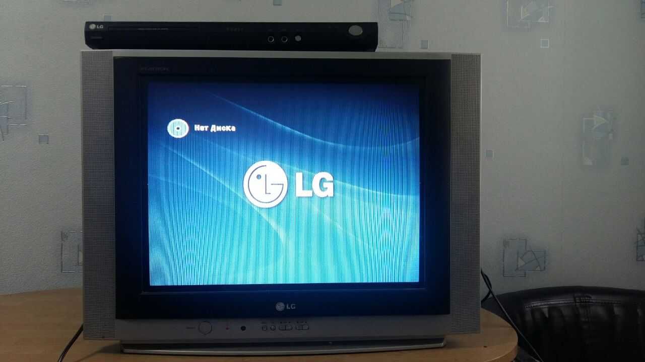 DVD- плеер с караоке LG DK 768