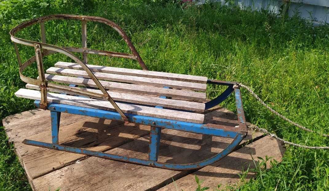 Продаются санки, лыжи, коньки СССР