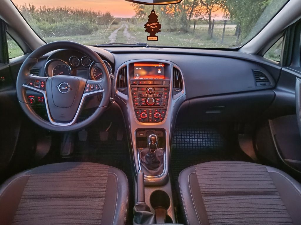 Opel Astra 1,4 turbo 140km LPG.
