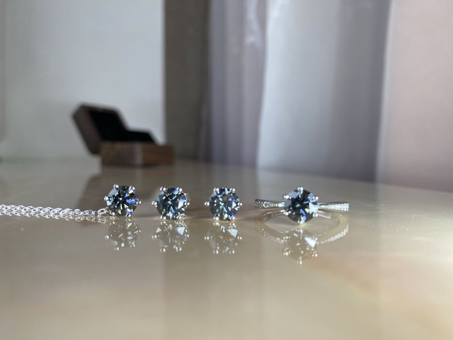 Муасаніт конкурент діамантів сірий сережки кулон колечко муассанит