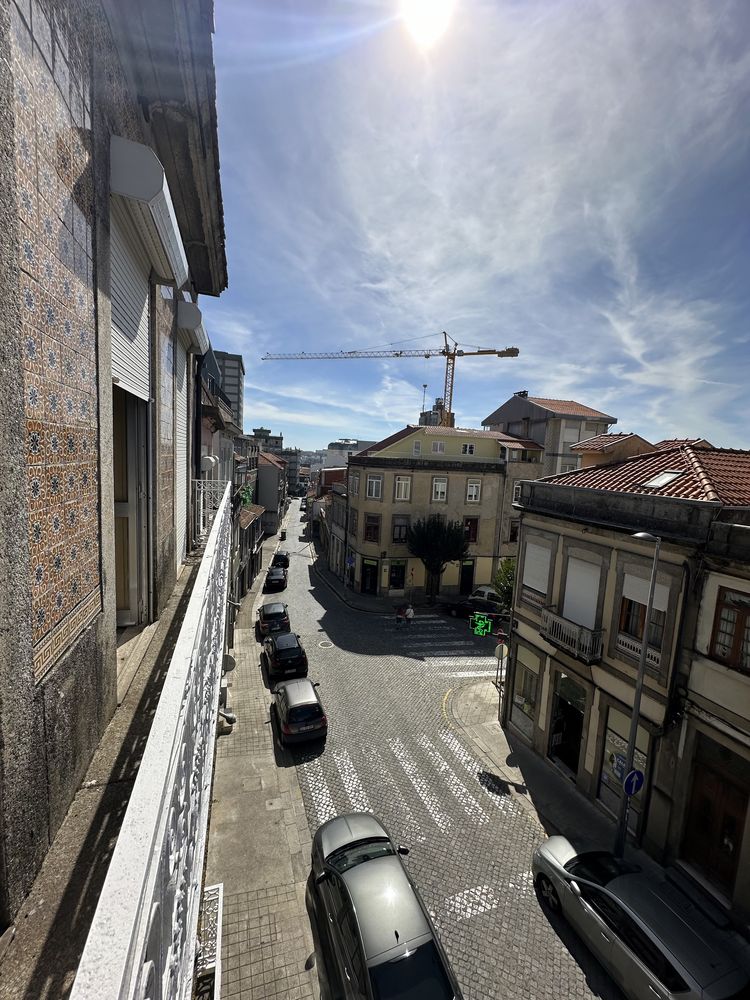 Quarto Compartilhado na Trindade, Porto.