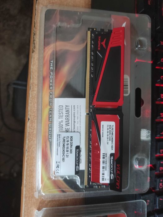 Оперативна пам'ять Team T-Force Vulcan DDR4 8GB 2400MHz комплект 2 шт.