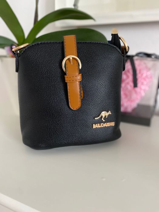 Елегантна жіноча сумочка