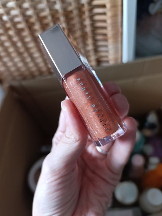 Fenty Beauty błyszczyk Fenty Glow