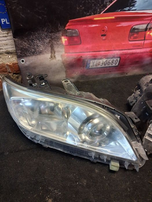 Передня права ліва фара Toyota RAV4 ca30
