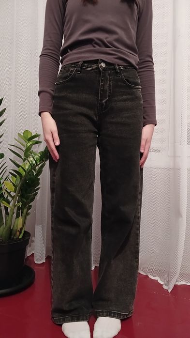 Джинсы тёмно-серые,свободного кроя