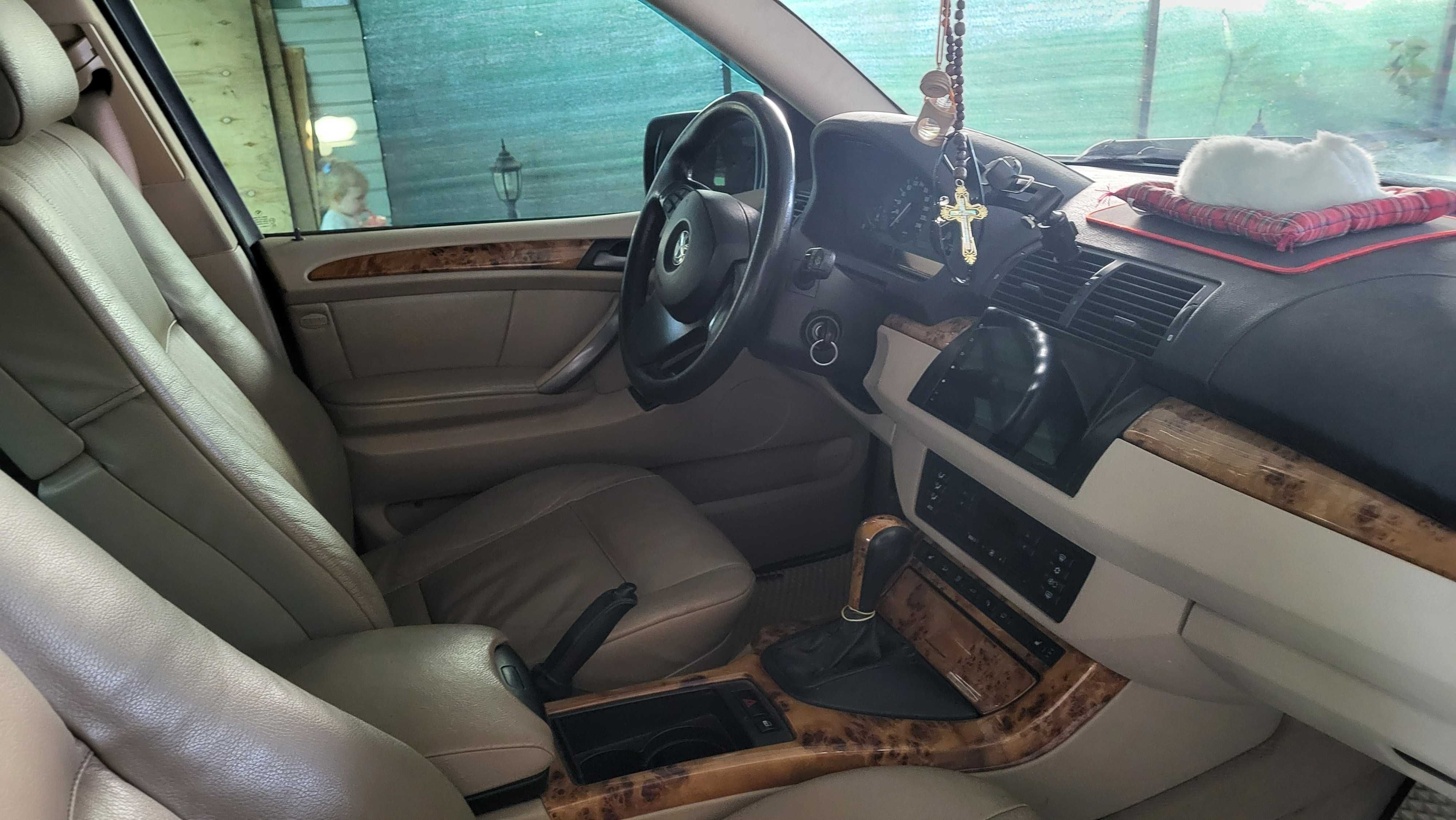 Продам BMW x5 E53