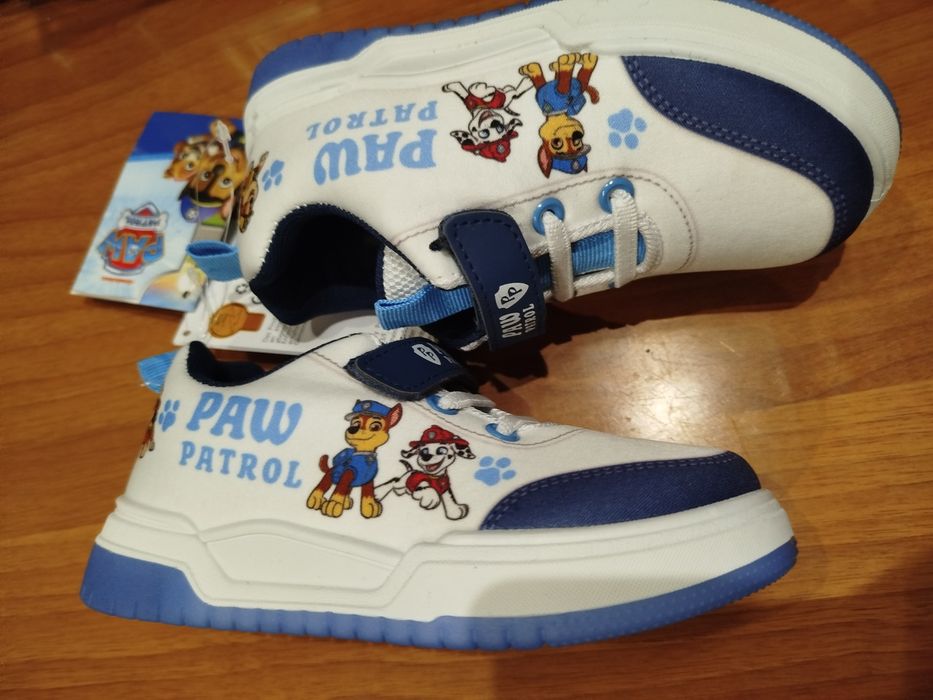 Buty sportowe Paw Patrol ze świecącą podeszwą rozmiar 29 Nowe