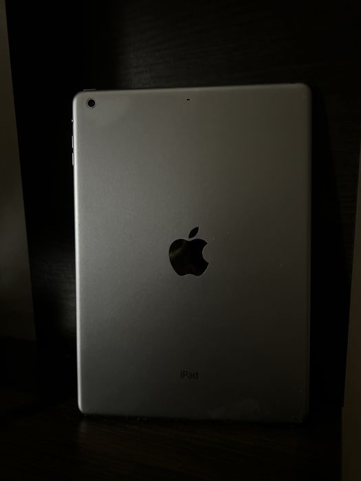 Продам IPad air, в хорошому стані