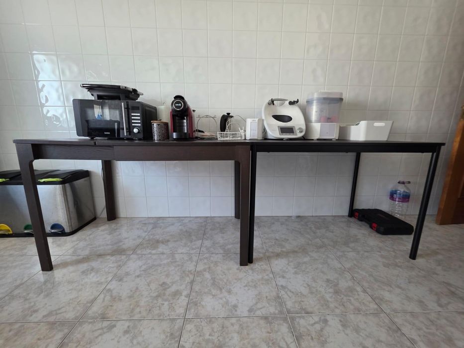 Duas Mesas de cozinha ikea